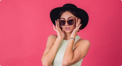 beautiful-stylish-woman-hat-sunglasses