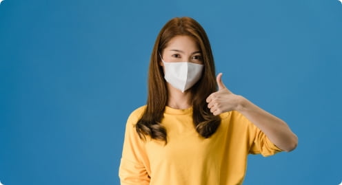 young-asia-girl-wearing-medical-face-mask-thumb-up